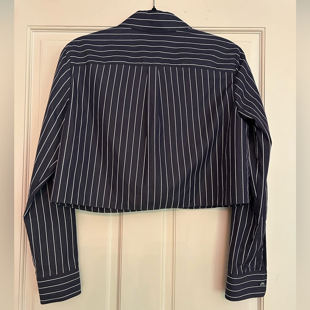 Theory Cropped Button Down Top - Picture 6 of 8